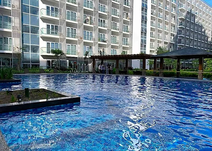 Myspace 81newport, Rwm&naia Airport 4*